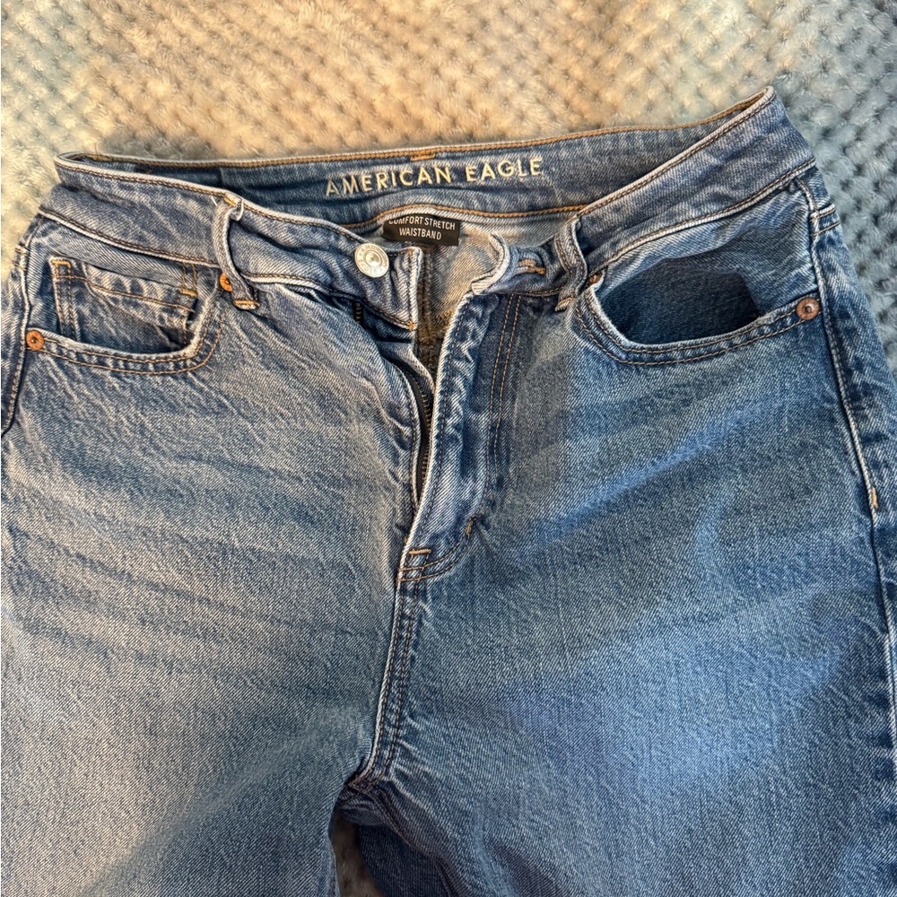 American Eagle Outfitters Women's Light Blue Mom Jeans stretch